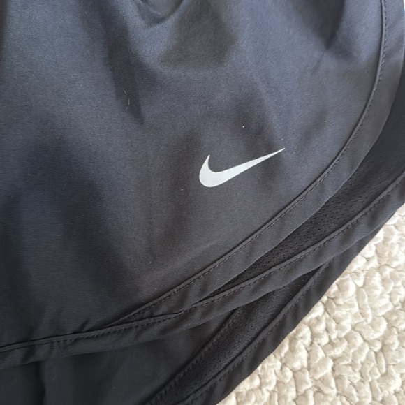 Small Nike running shorts - Picture 2 of 4